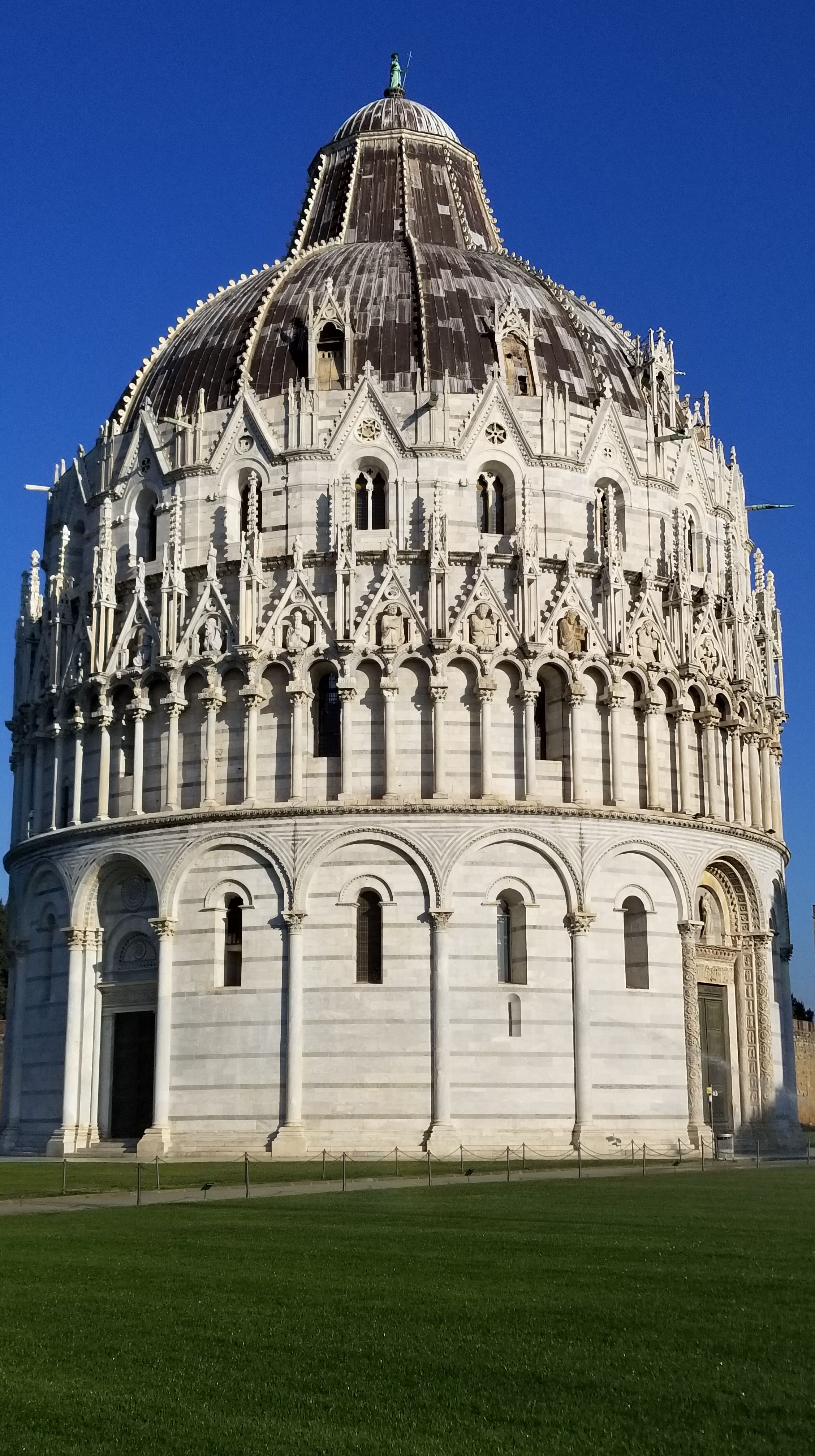 Pisa Baptistery photographed on our independent Florence and Pisa excursion