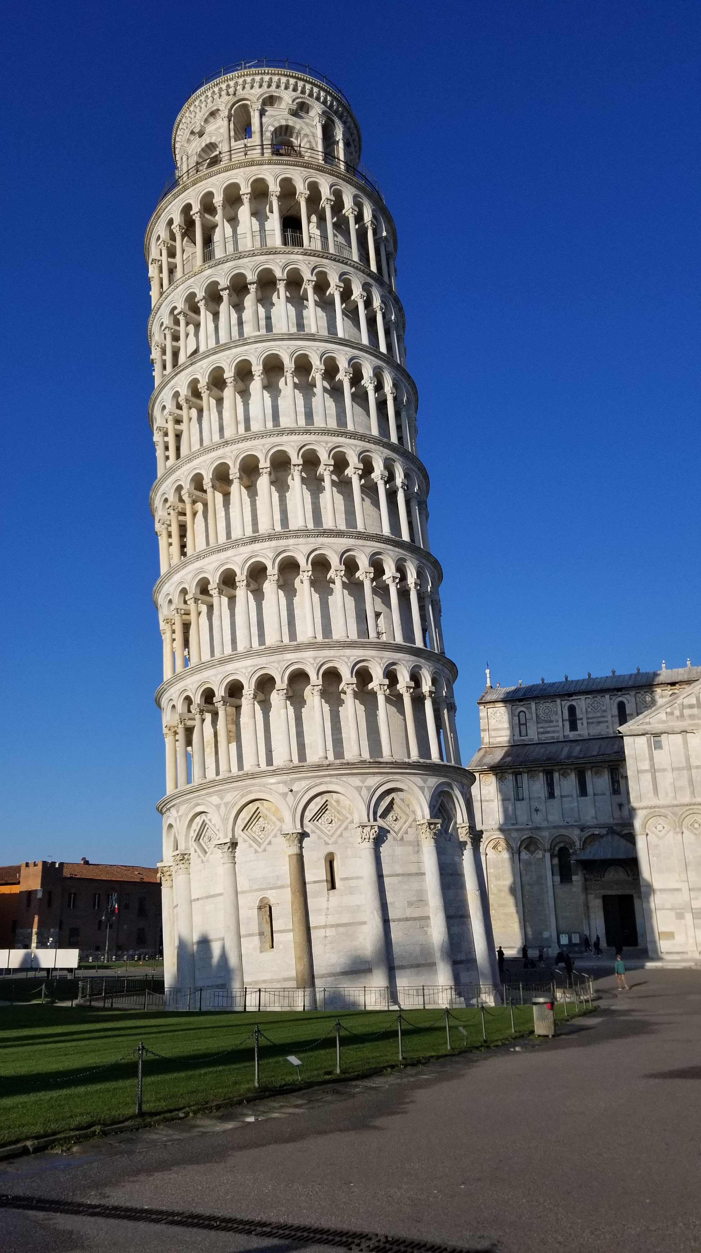 Leaning Tower of Pisa under a blue sky before the tour crowds arrived